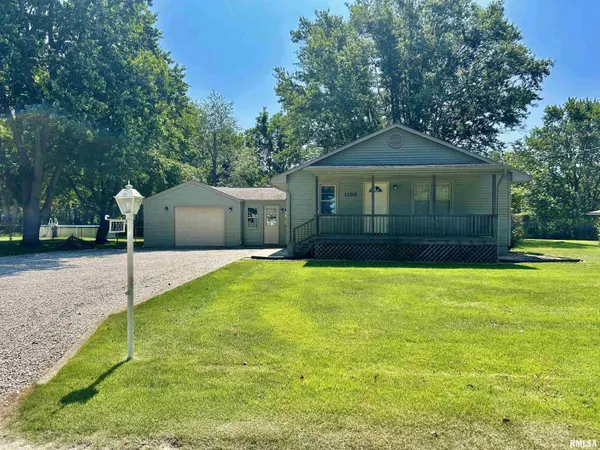 1300 E FRANKLIN ST, Taylorville, IL 62568