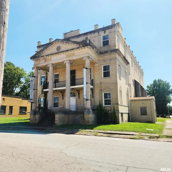202 E OAK ST, West Frankfort, IL 62896