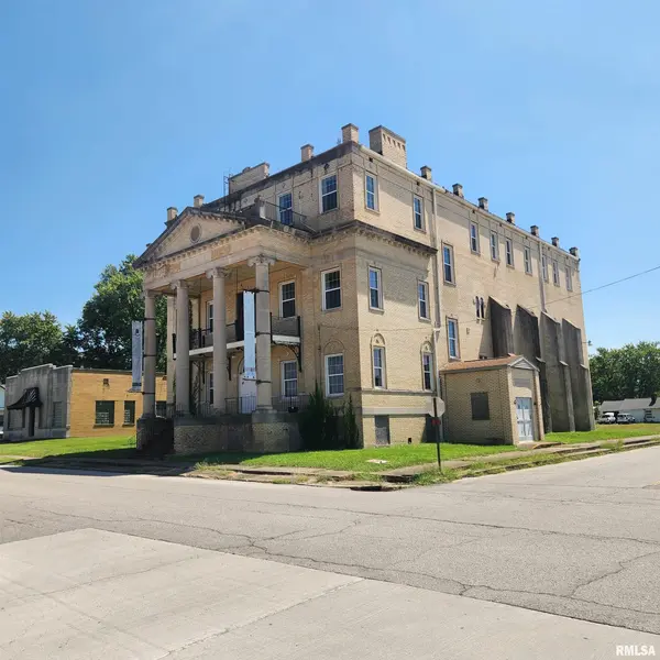 202 E OAK ST, West Frankfort, IL 62896