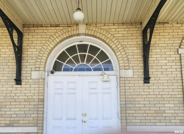 202 E OAK ST, West Frankfort, IL 62896