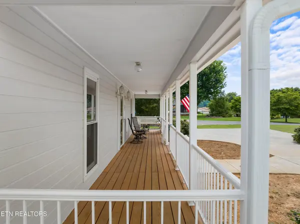 1114 Lake Ridge Drive, Dandridge, TN 37725