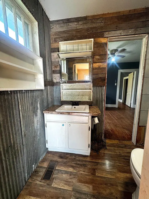 1808 S Fall Creek Rd, Caldwell, KS 67022