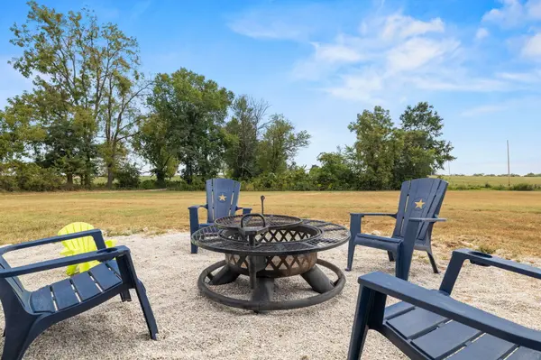 623 E 427th RD, Bolivar, MO 65613