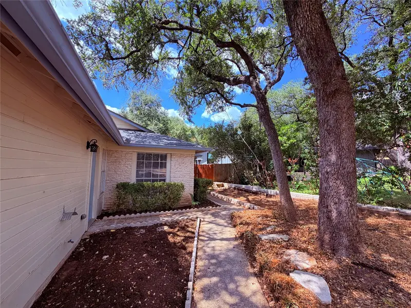 12102 Arrowwood DR #B, Austin, TX 78727