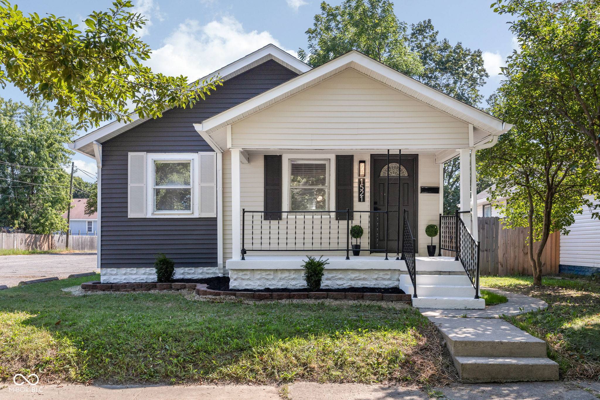 1521 N Gladstone AVE, Indianapolis, IN 46201