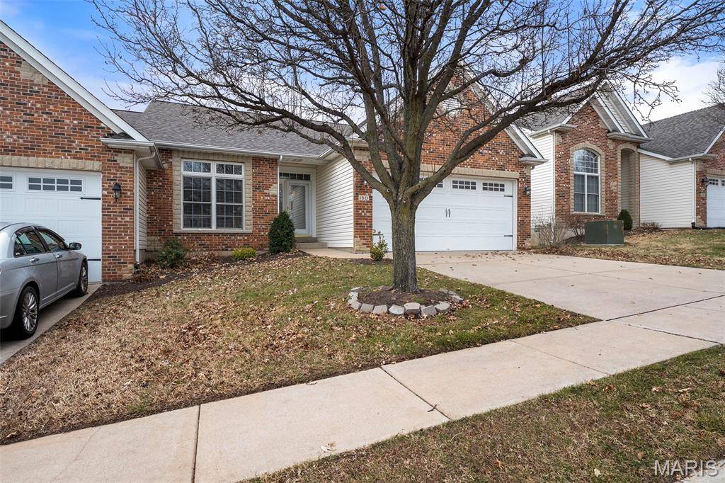 160 Dornoch DR, St Charles, MO 63301
