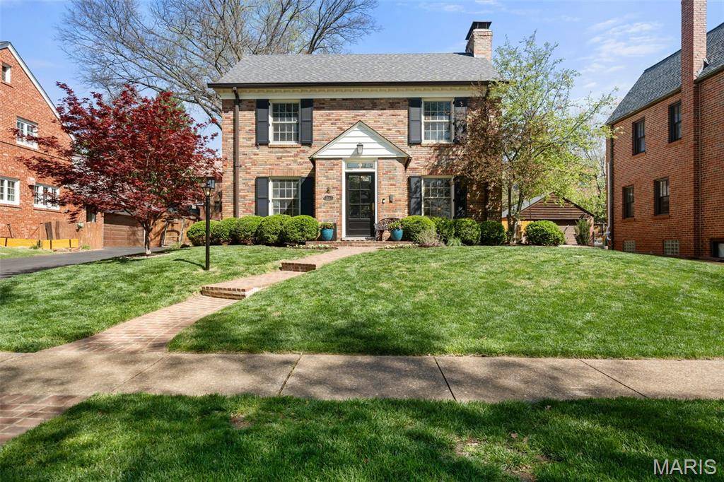 7447 York DR, Clayton, MO 63105