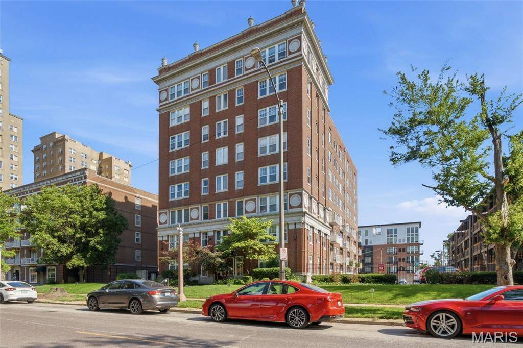 5330 Pershing AVE #805, St Louis, MO 63112