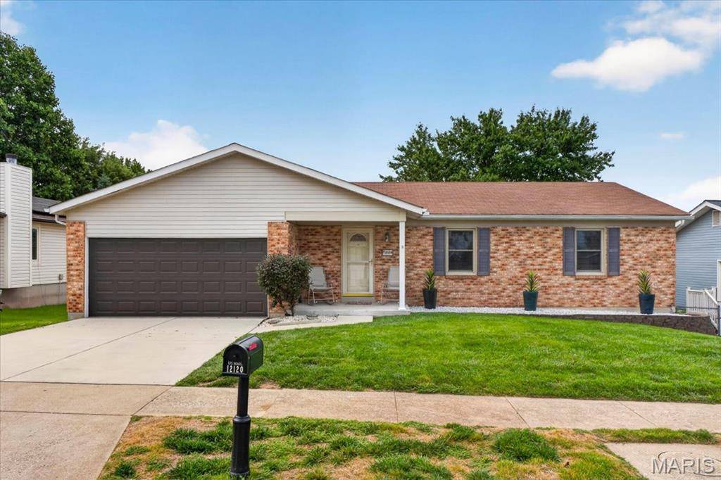 12120 Jeannette Mary DR, Maryland Heights, MO 63043