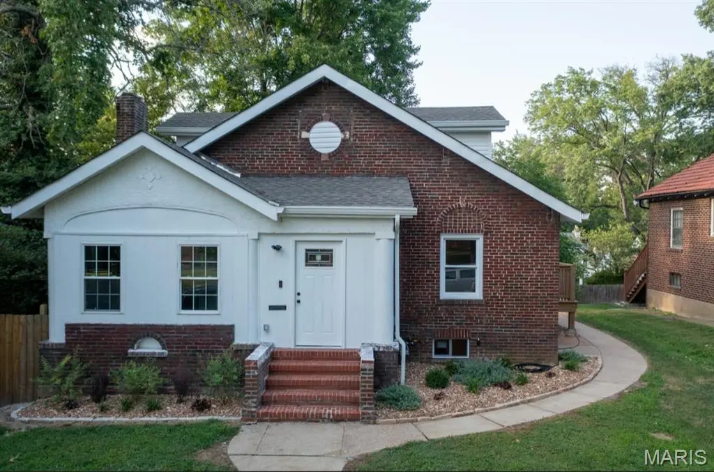 40 Sunset CT, Pasadena Park, MO 63121