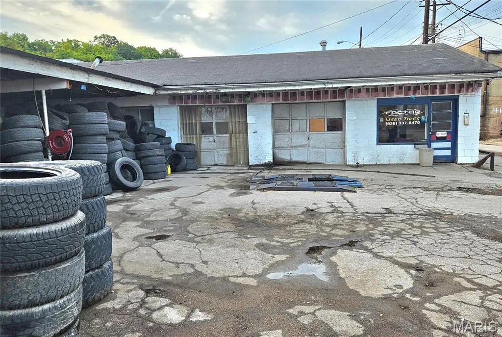 112 W Kelley ST, De Soto, MO 63020