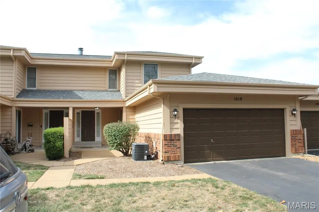1019 Claytonbrook DR, Ballwin, MO 63011