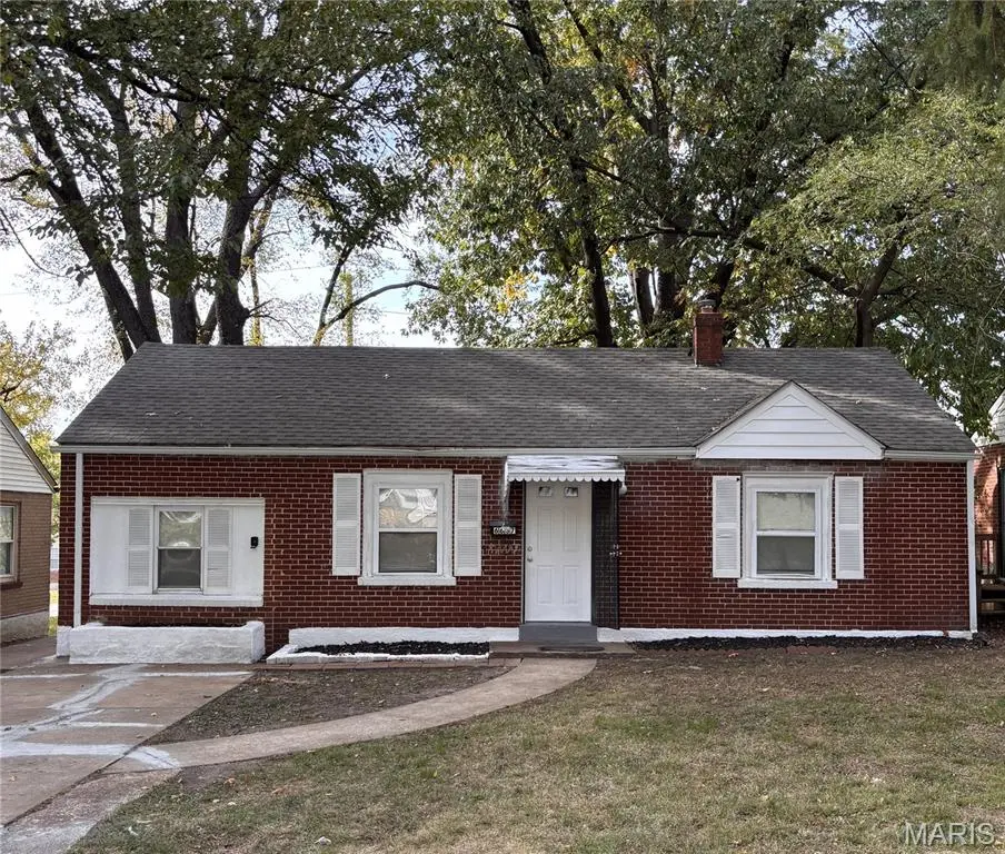 6637 Torlina DR, Berkeley, MO 63134