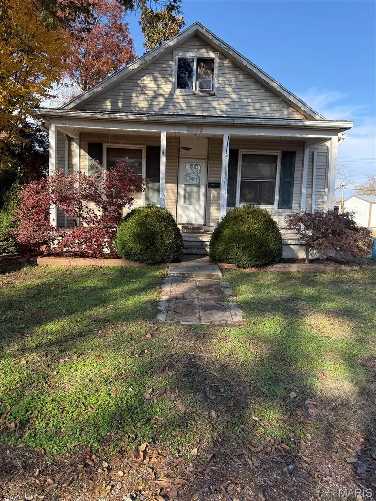 1371 Washington ST, Carlyle, IL 62231