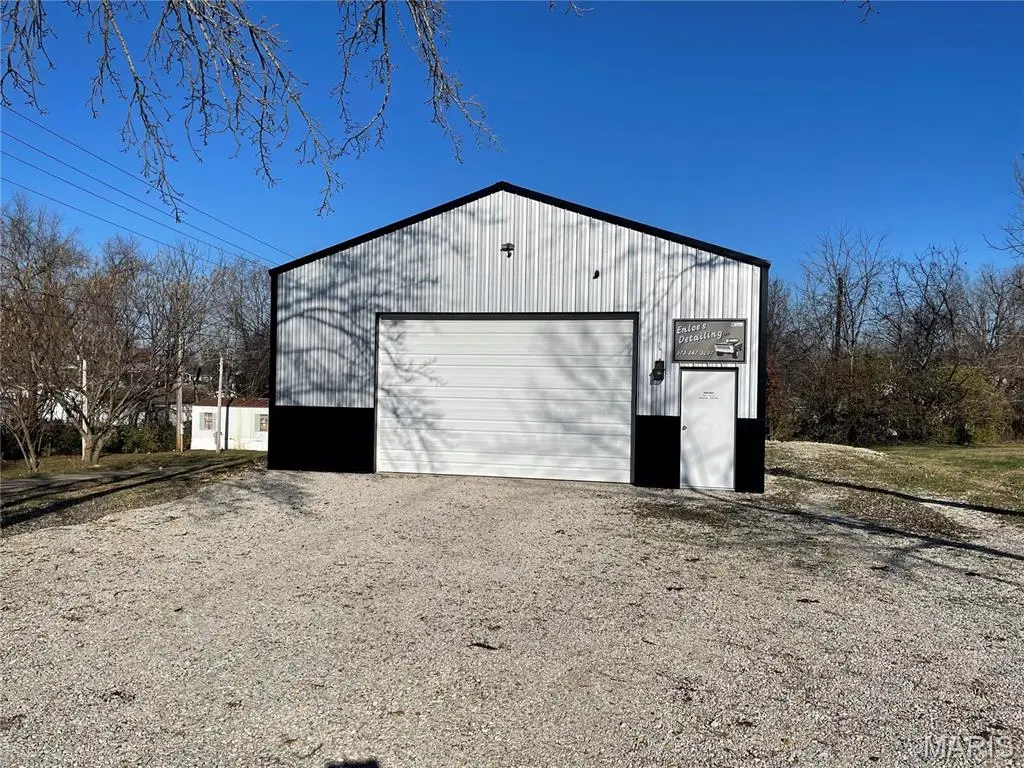 904 and 906 W Center ST, Salem, MO 65560