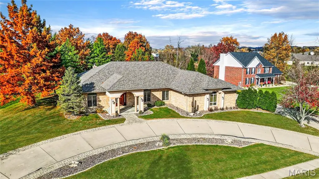 1504 Gedern DR, Columbia, IL 62236