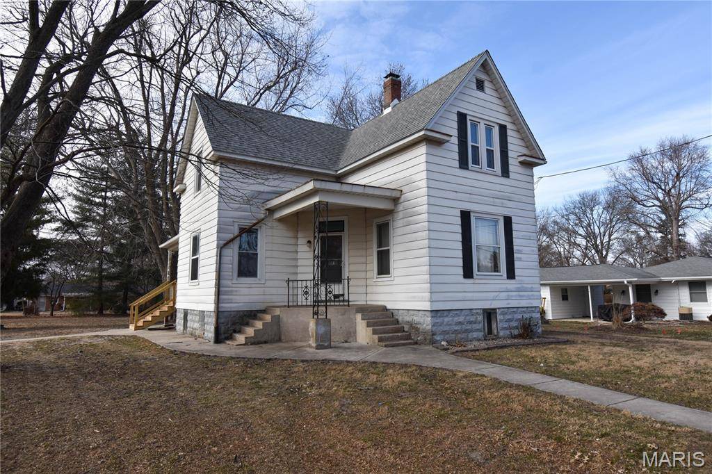 519 N Maple ST, Staunton, IL 62088