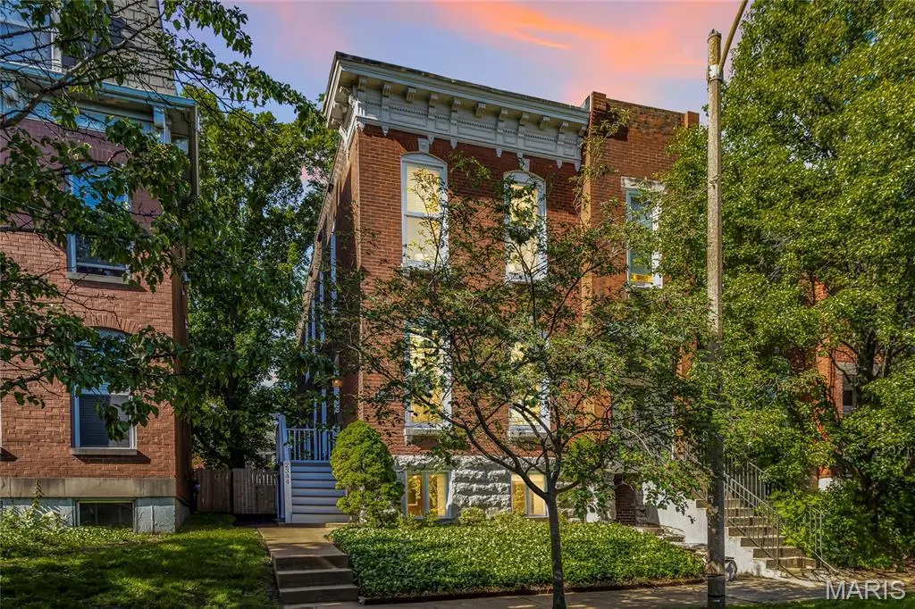 2344 Rutger ST, St Louis, MO 63104