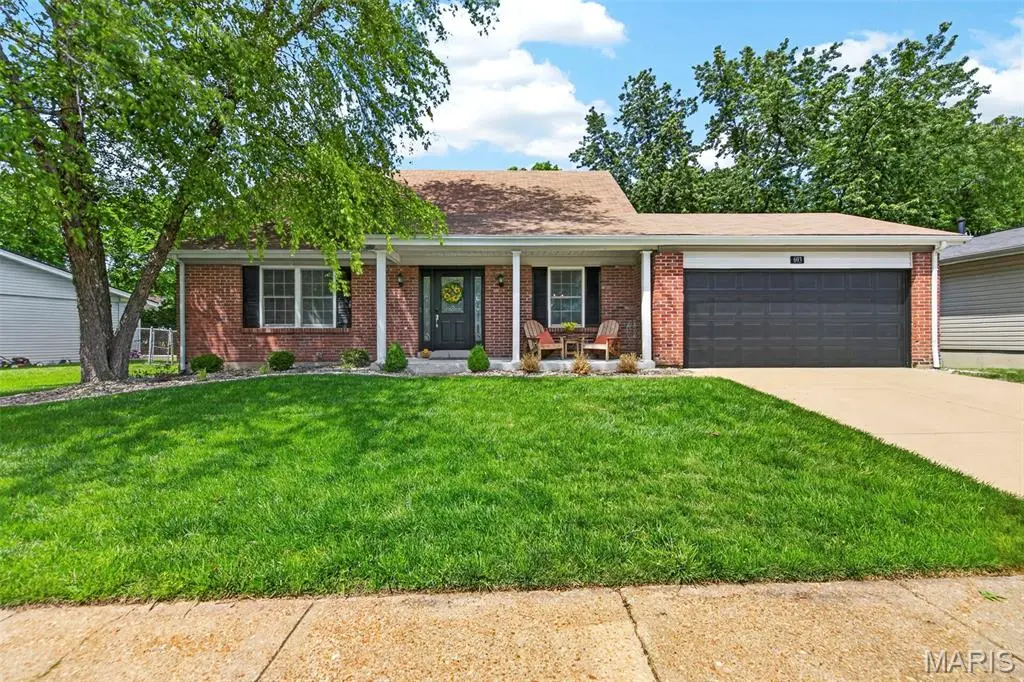 693 Rustic Valley DR, Ballwin, MO 63021