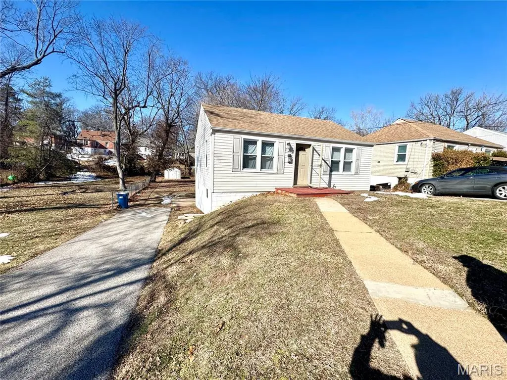 1805 Uceyle AVE, Overland, MO 63114