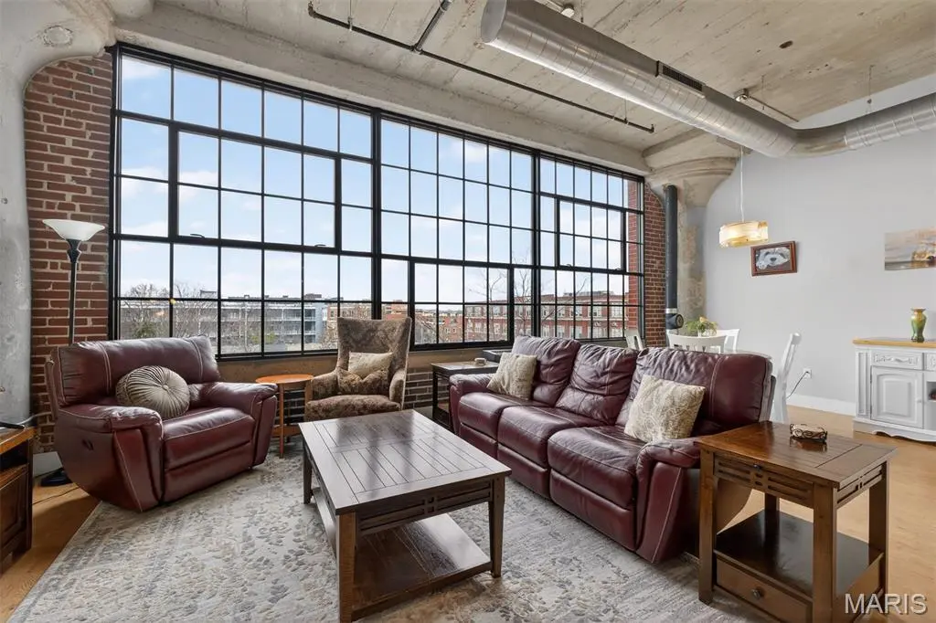 4100 Forest Park AVE #307, St Louis, MO 63108