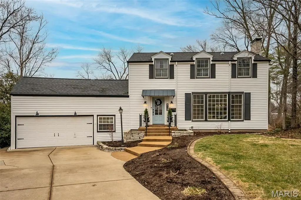 815 Brookside DR, Glendale, MO 63122