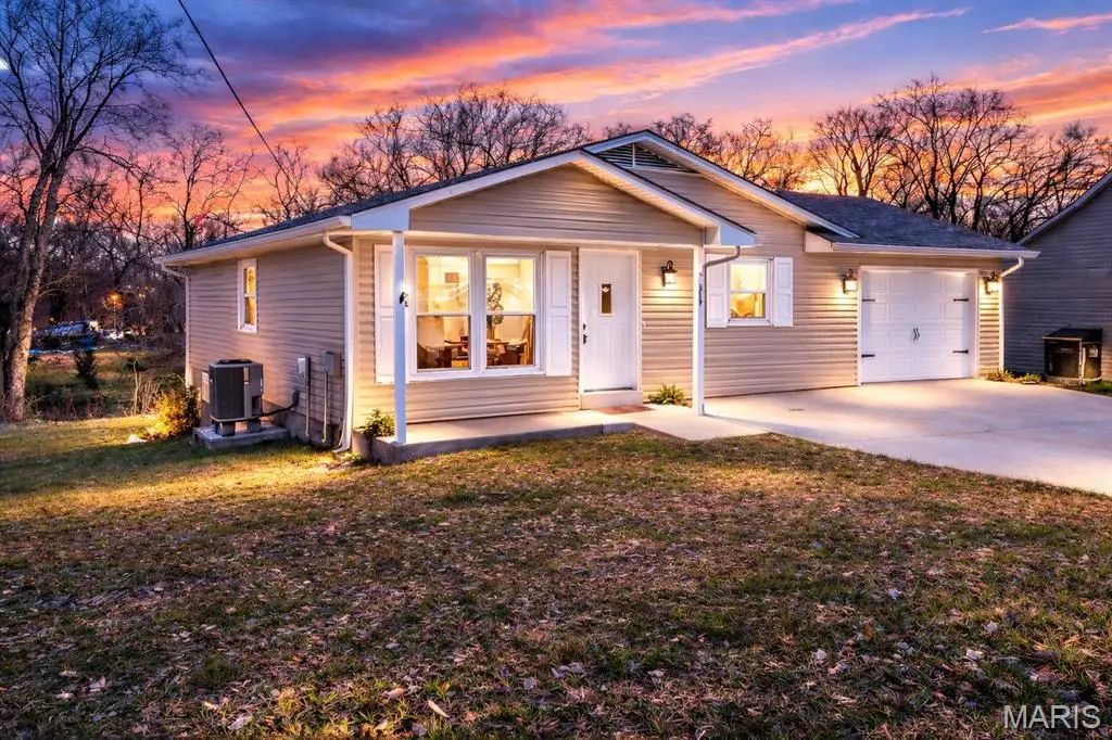 317 E 2nd ST, Moscow Mills, MO 63362