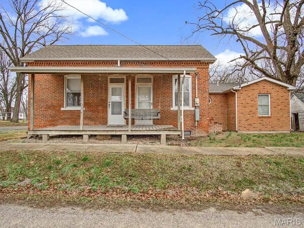 92 S Centennial RD, Addieville, IL 62214