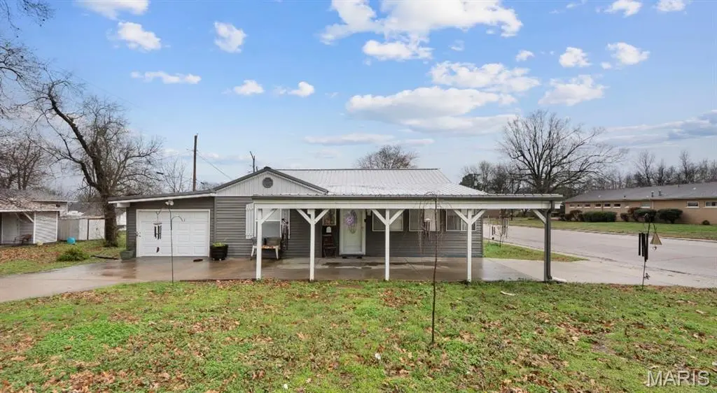 345 S Catalpa ST, Dexter, MO 63841