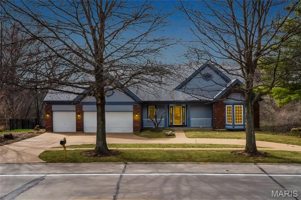 16038 Pierside LN, Ellisville, MO 63021
