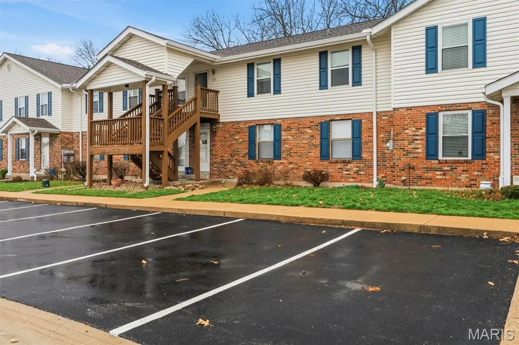 1271 Cliffridge LN, Valley Park, MO 63088