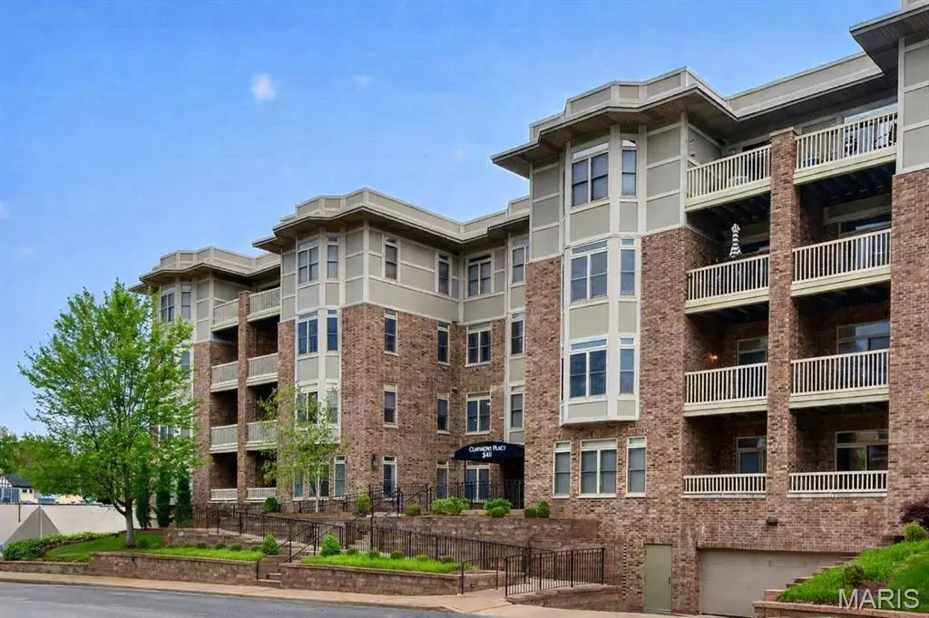 540 North and South RD #103, University City, MO 63130