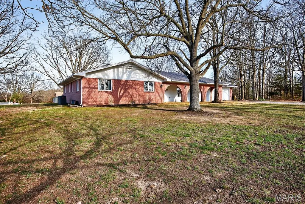 22762 Post Oak LN, Lebanon, MO 65536