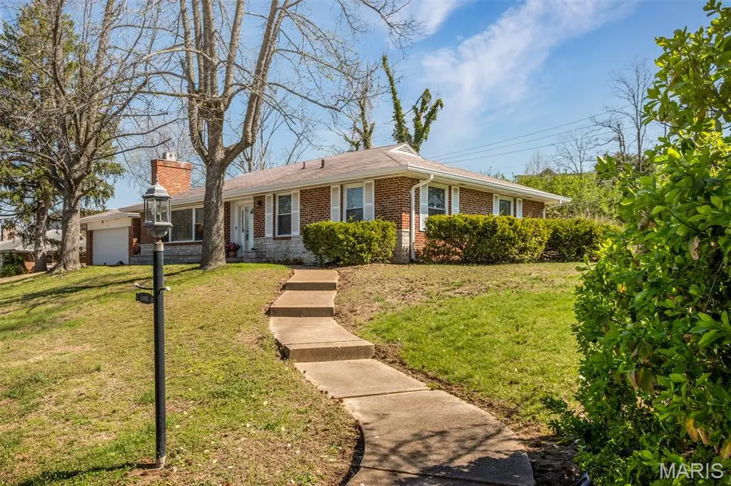 60 Flamingo DR, Crestwood, MO 63123