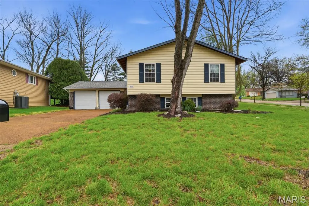 12117 Sage Glen CT, Maryland Heights, MO 63043
