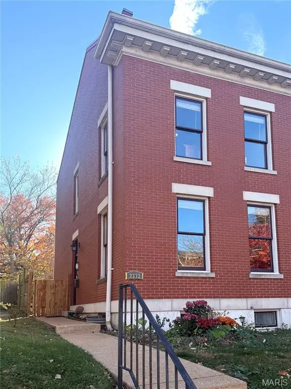 2332 Hickory ST, St Louis, MO 63104