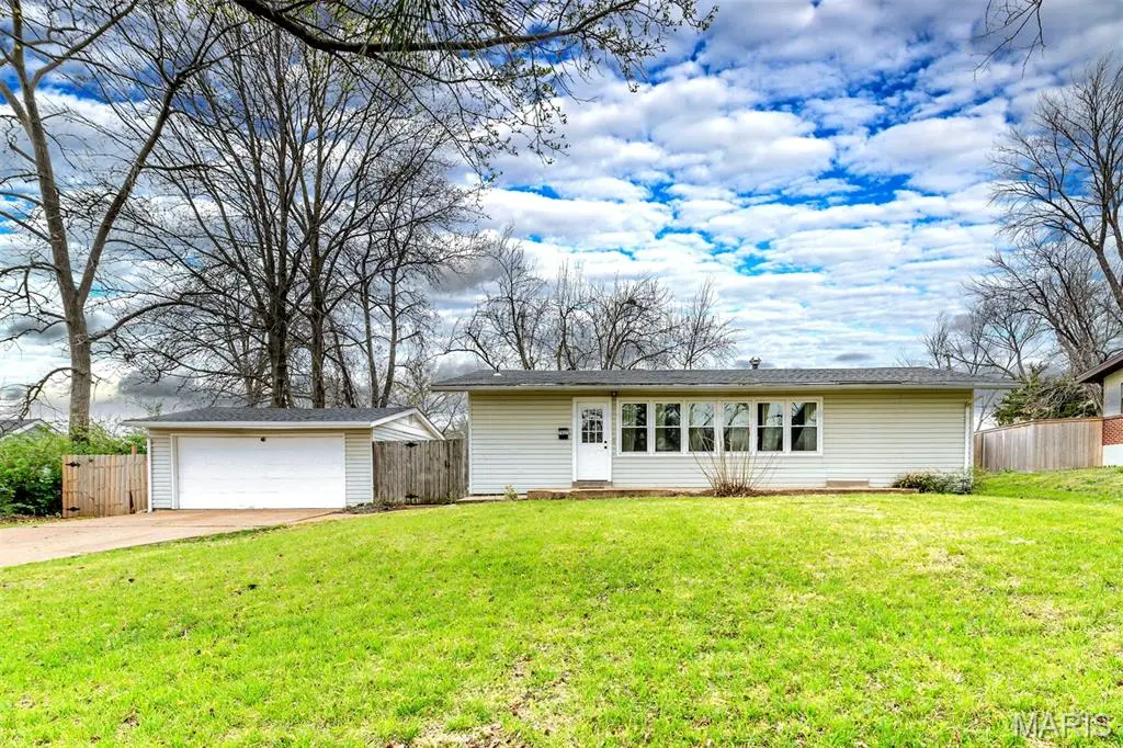 7837 La Belle ST, Affton, MO 63123
