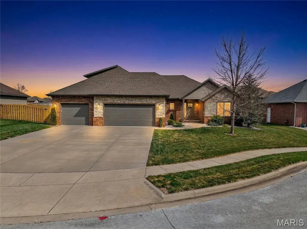 853 E Apollo Ct, Nixa, MO 65714