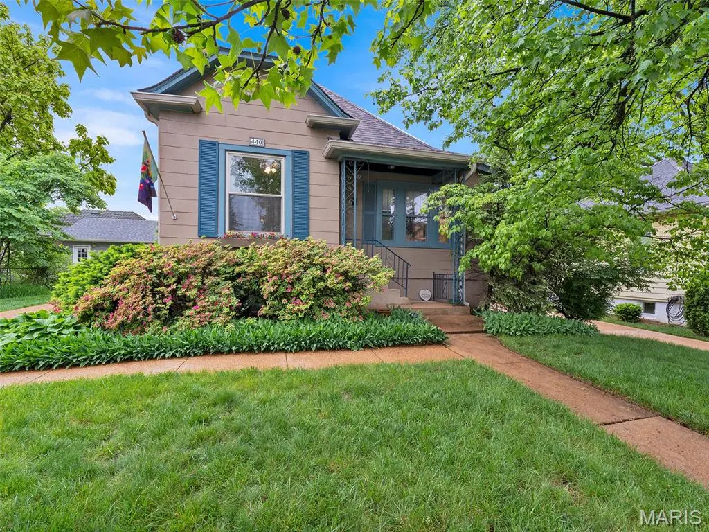 440 E Bradford AVE, Webster Groves, MO 63119