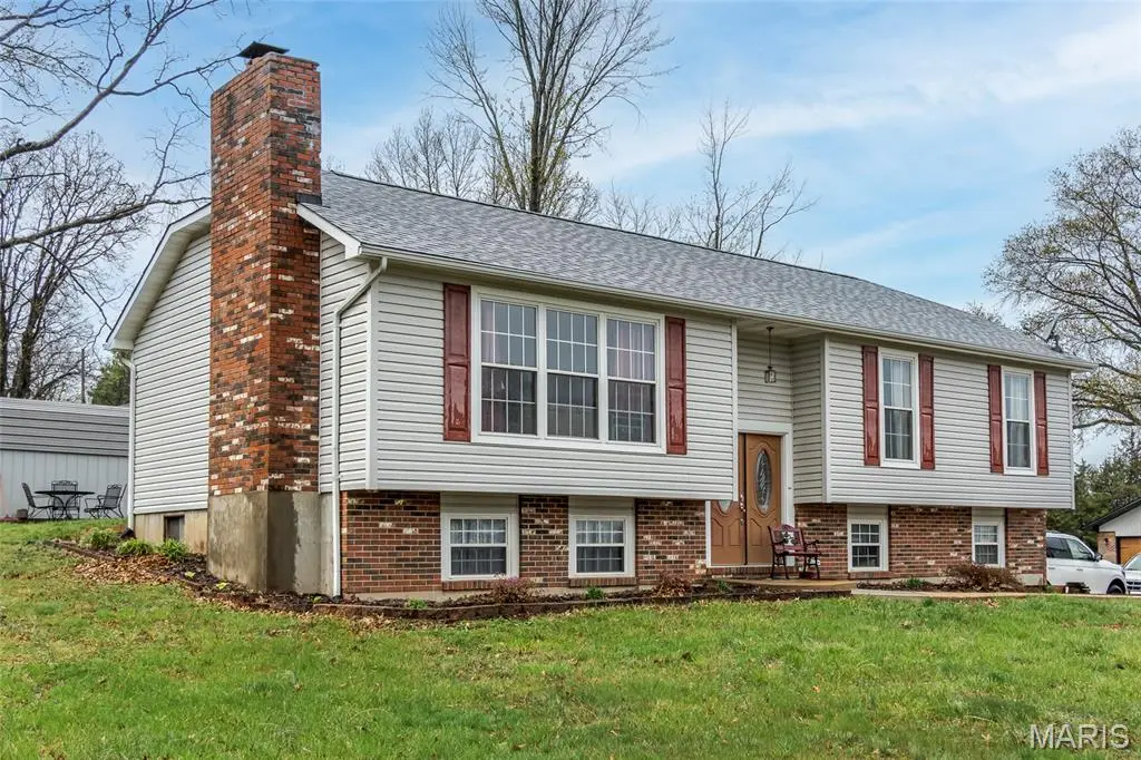 10 Dogwood DR, St Clair, MO 63077