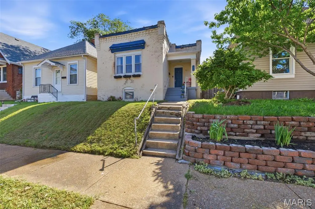 5450 Dresden AVE, St Louis, MO 63116
