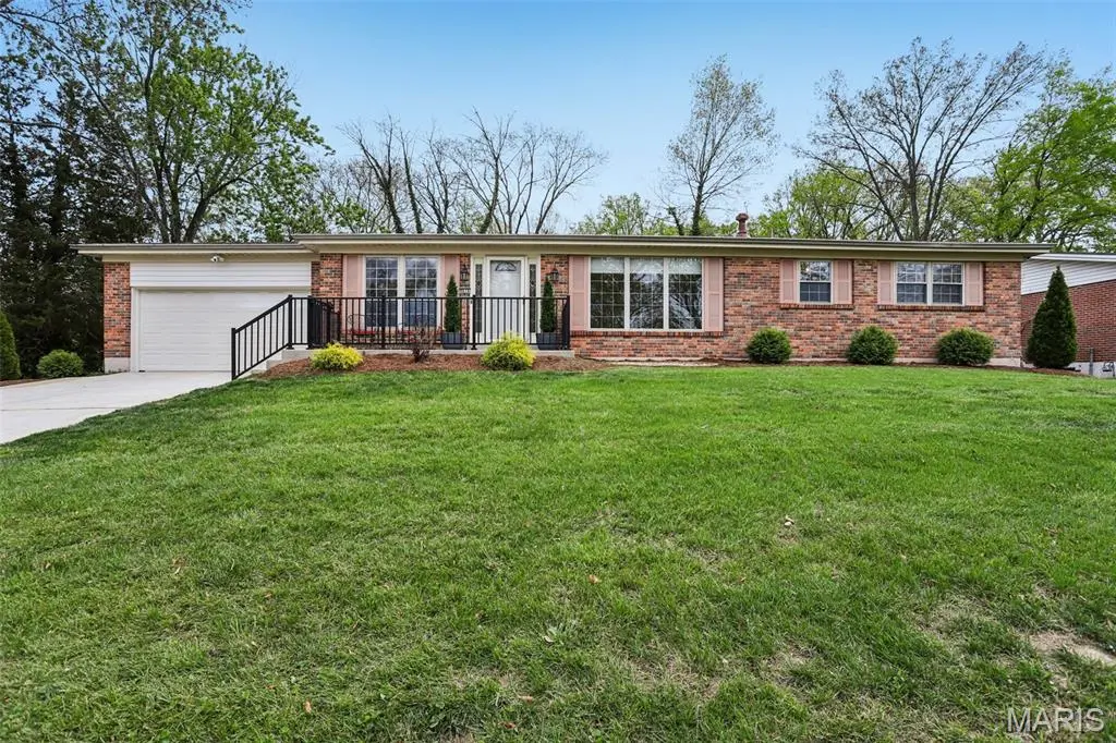 9616 Yorkshire Estates DR, Crestwood, MO 63126