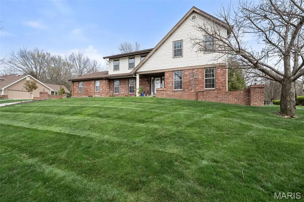 1578 Mason Knoll RD, Town And Country, MO 63131