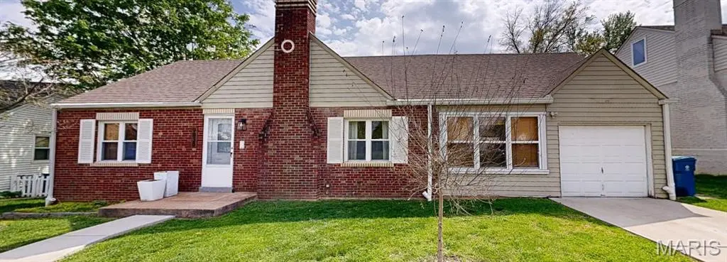 9838 Coventry LN, Affton, MO 63123
