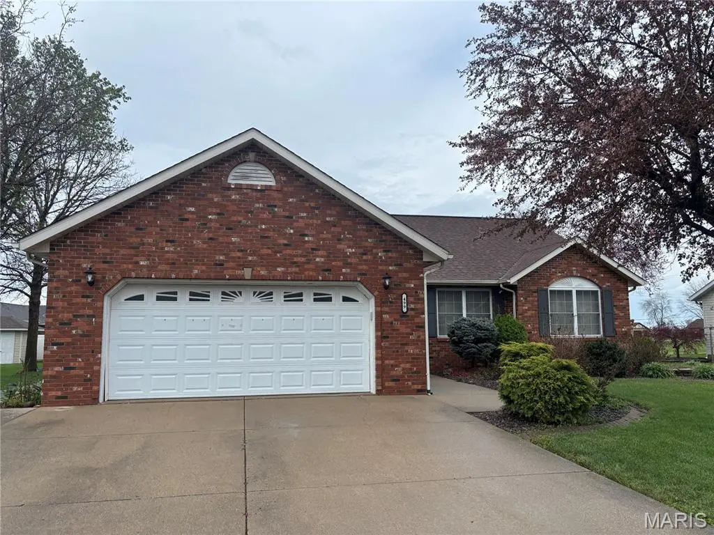 499 Redwood DR, Aviston, IL 62216