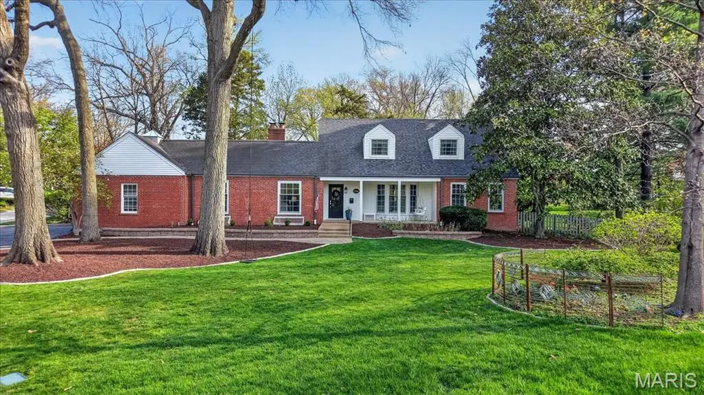 326 Luther LN, Glendale, MO 63122