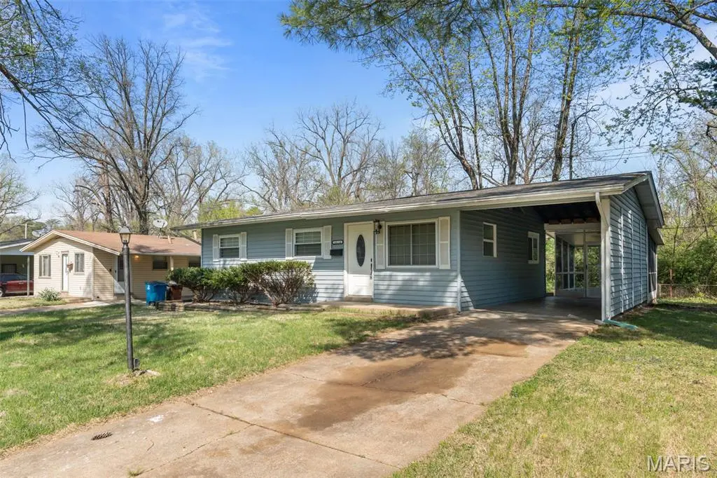 10114 Saffron DR, Dellwood, MO 63136