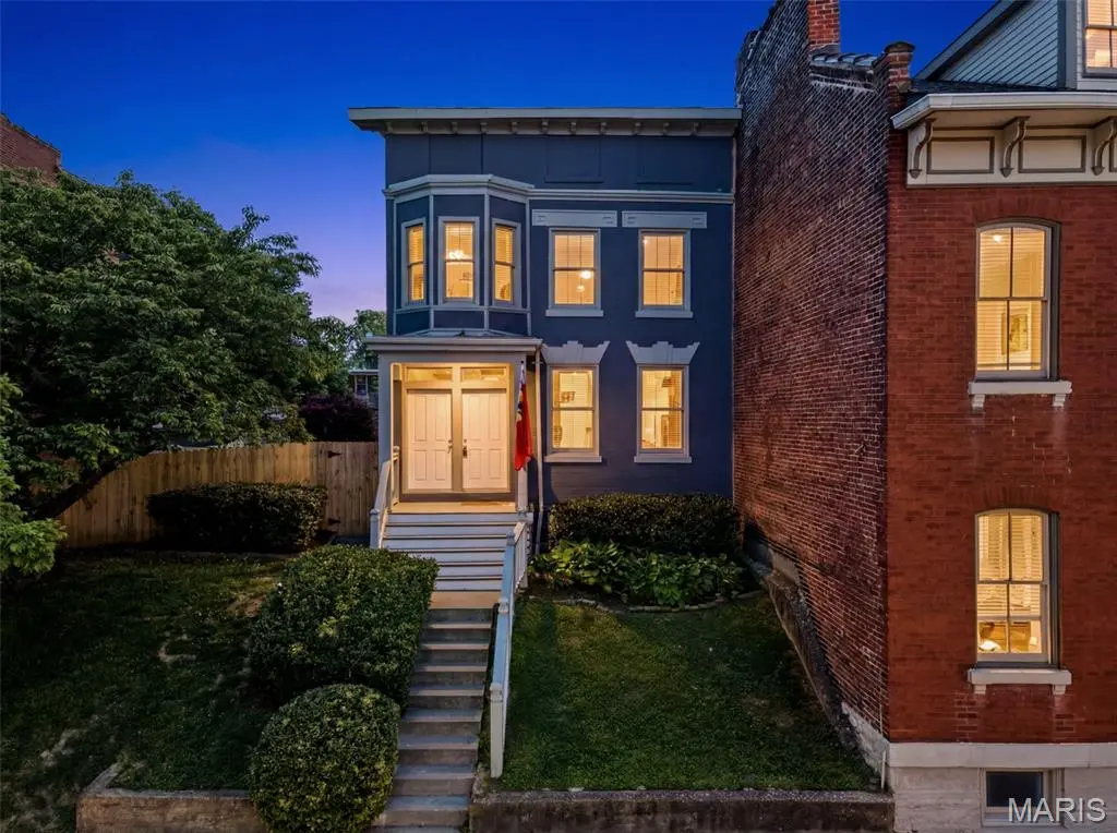3010 Salena ST, St Louis, MO 63118