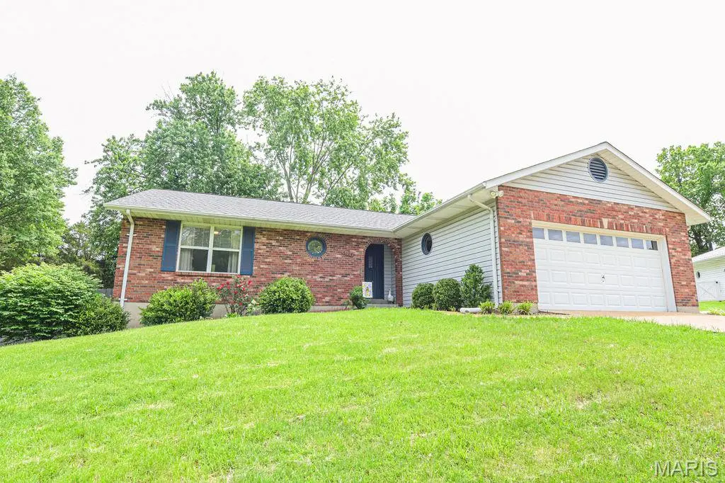 6124 Barrington Oaks DR, Cedar Hill, MO 63016