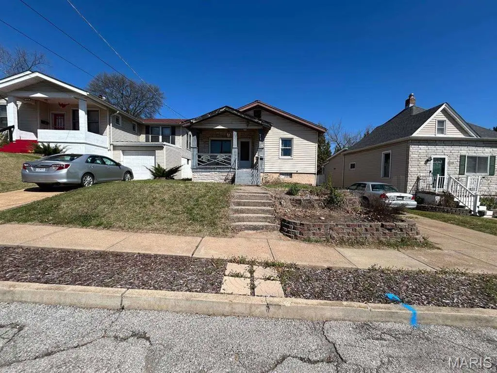 7109 Canterbury AVE, St Louis, MO 63143
